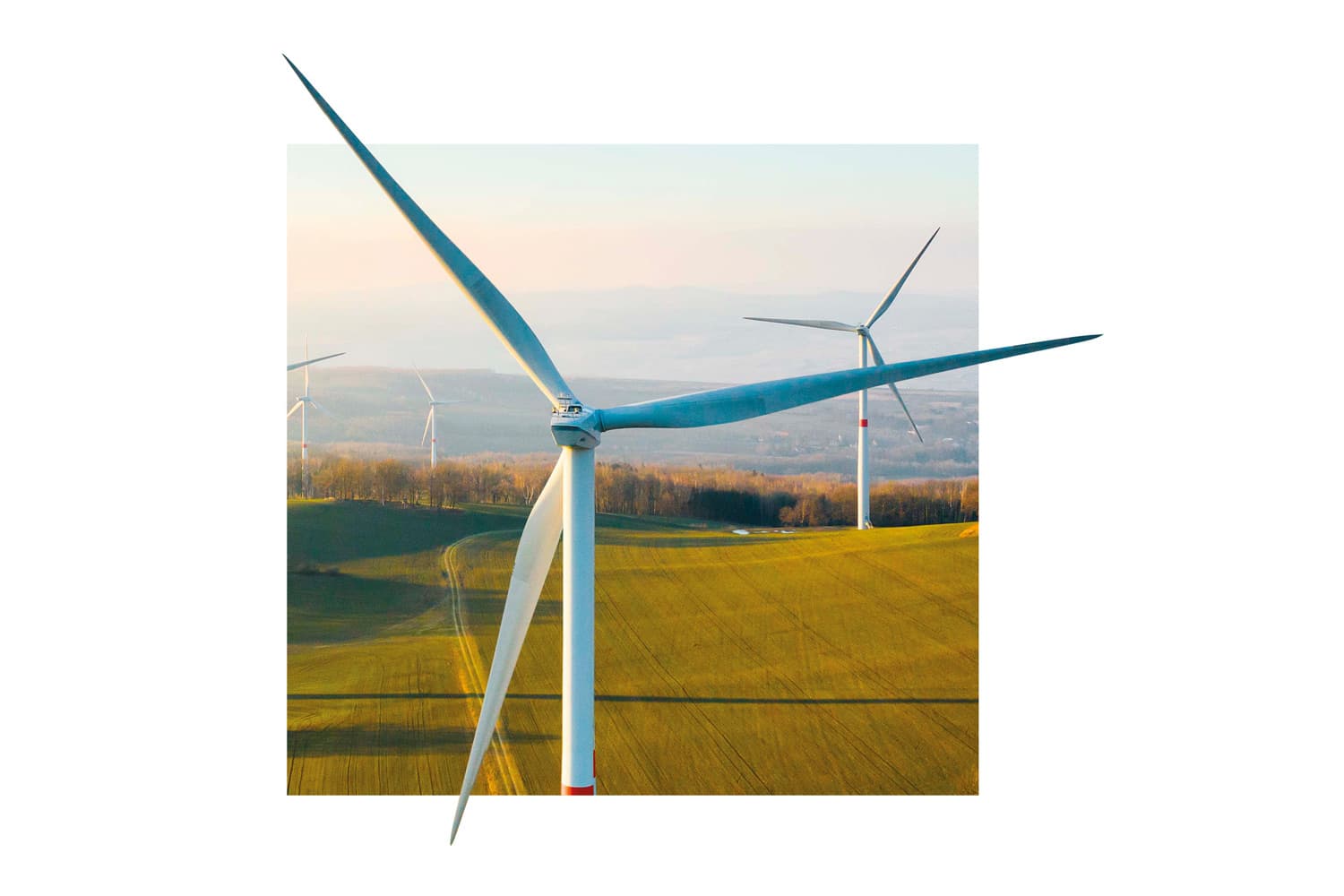 Detal łopat turbiny wiatrowej dostarczającej energię elektryczną do fabryki Moduleo.